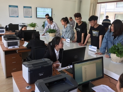 我校學(xué)生事務(wù)服務(wù)大廳試運行